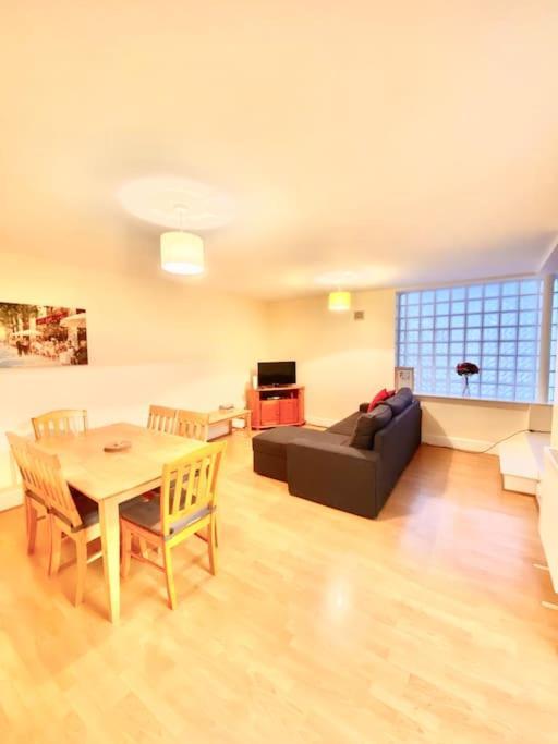 2 Bed Apartment In City Centre Dublin Exterior photo
